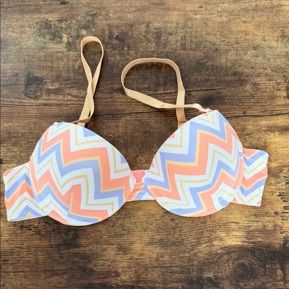 PINK Victoria's Secret Zigzag Pattern Bra - Multicolor